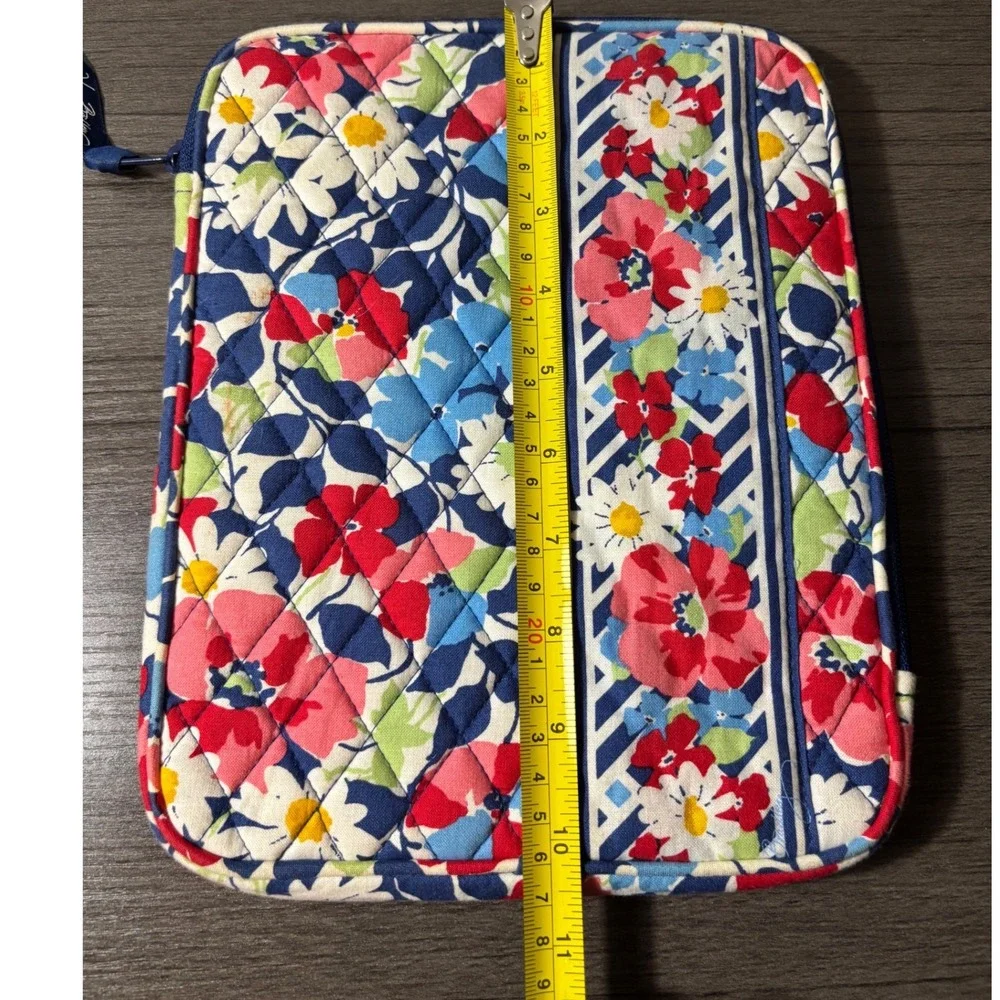 Vera Bradley Quilted Floral Tracker Sleeve‎ in Lola 10
